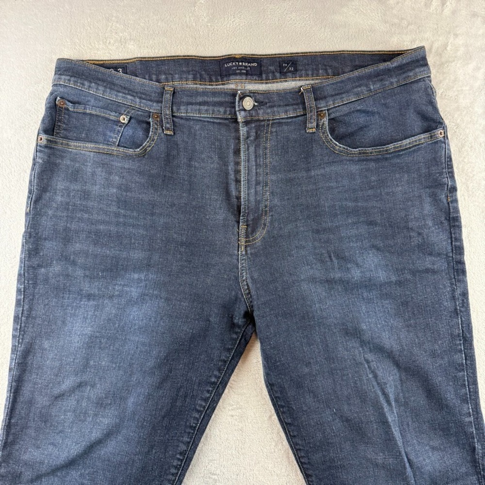 Lucky Brand Jeans Mens 38x32 Blue 223 Straight Leg Dark Wash Stretch Denim